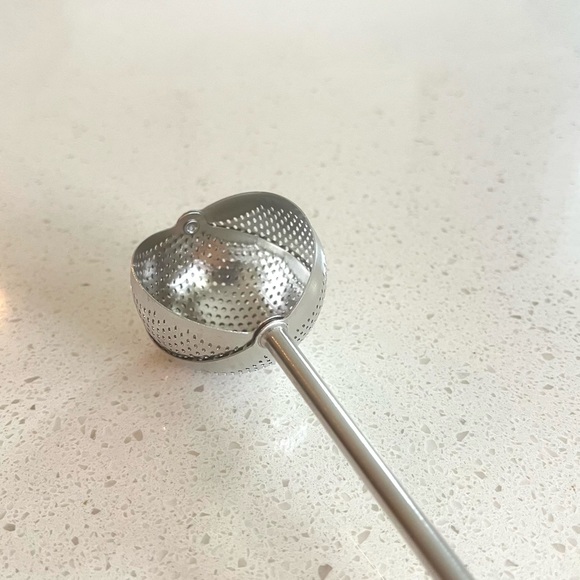 OXO Twisting Tea Ball tea infuser strainer - Picture 7 of 9